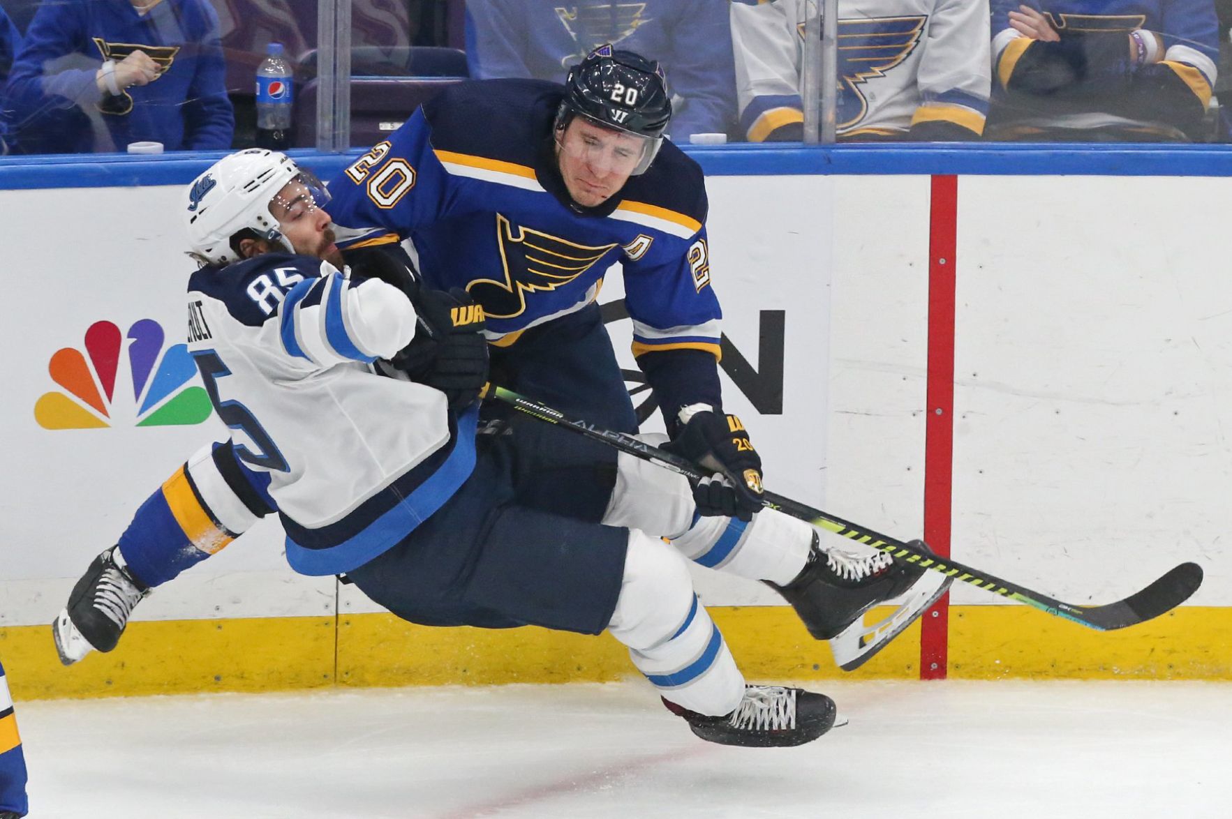 Blues and Jets battle in game 3 of the playoffs